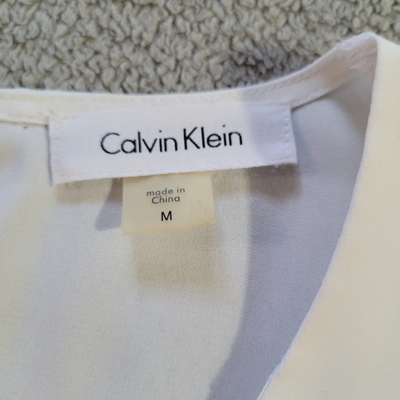 Calvin Klein Women’s Size Medium White Sleeveless Blouse w Pleated Front Panel - Picture 4 of 12